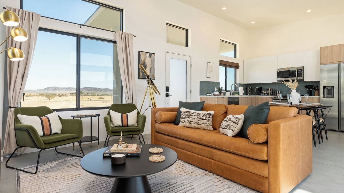 Joshua Tree House | Modern luxury/hot tub/75" tv/bbq/views