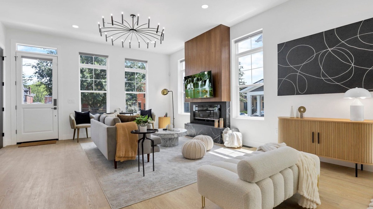 Near East Columbus House | Modern Luxury in Downtown Cbus - Close to Franklin Park and the East Market