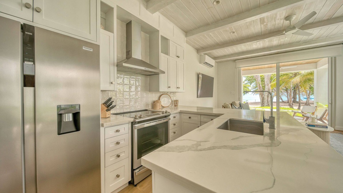 Los Fuertes Condo | Modern Luxury Meets Caribbean Charm 3-Bed, 3-Bath Beachfront Townhome