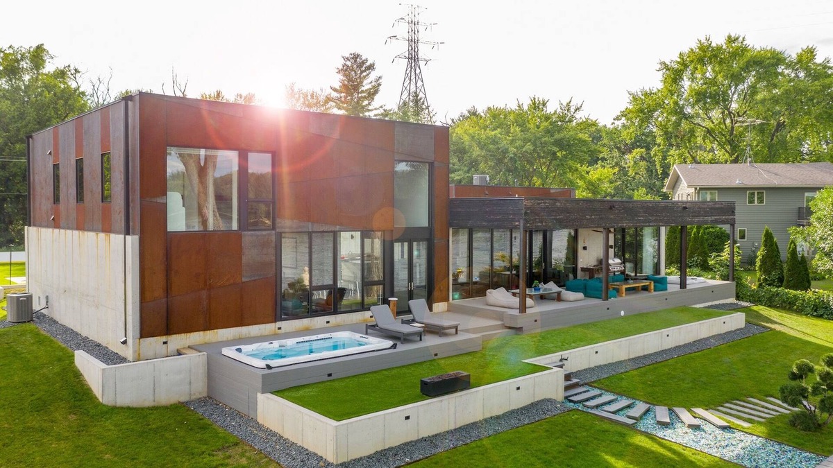La Crescent House | Modern Luxury River Home