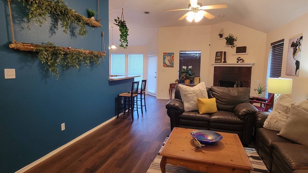 Denton Apartment | Modern Luxury Room W/Jacuzzi, Near TWU/UNT and Denton Square
