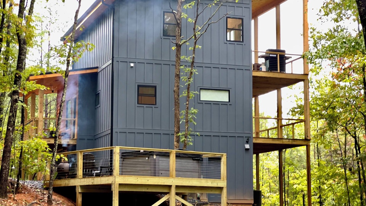 Foxfire Estates Cabin | Modern Luxury! Theater, Spa, Decks! 5 miles to Blue Ridge