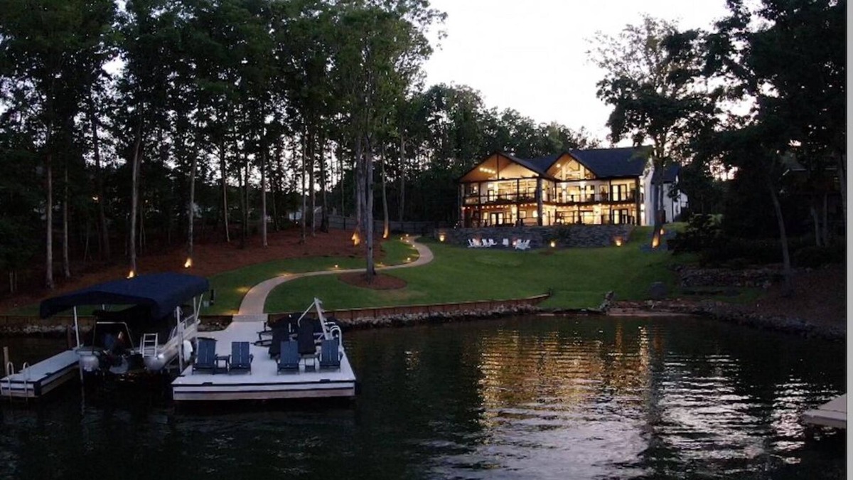 Lake Oconee Cabin | Modern Magnolia: Stunning New 5BR Lakefront w/Top Amenities! Sleeps 14