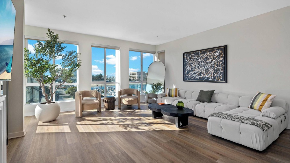 Marina del Rey Apartment | Modern Marina: Chic Design & Coastal Comfort