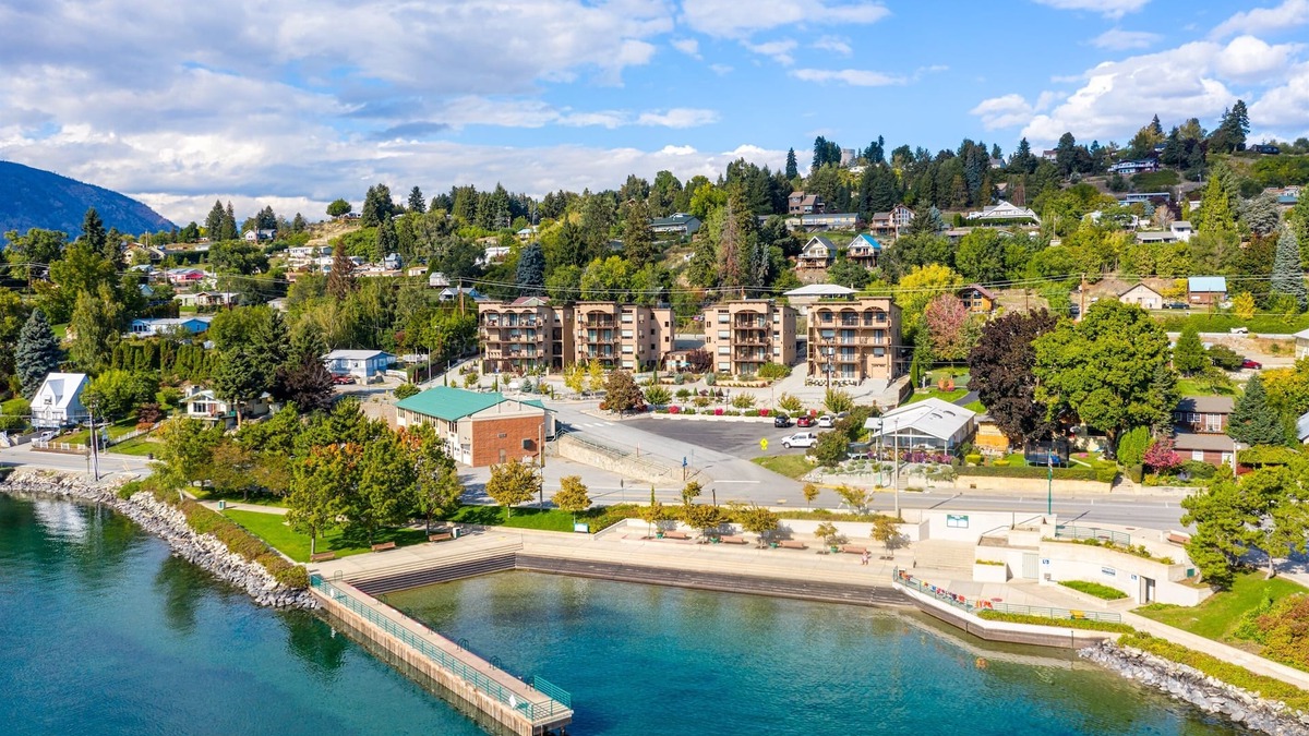 Manson Condo | Modern Marina's Edge Condo - Pool, Spas