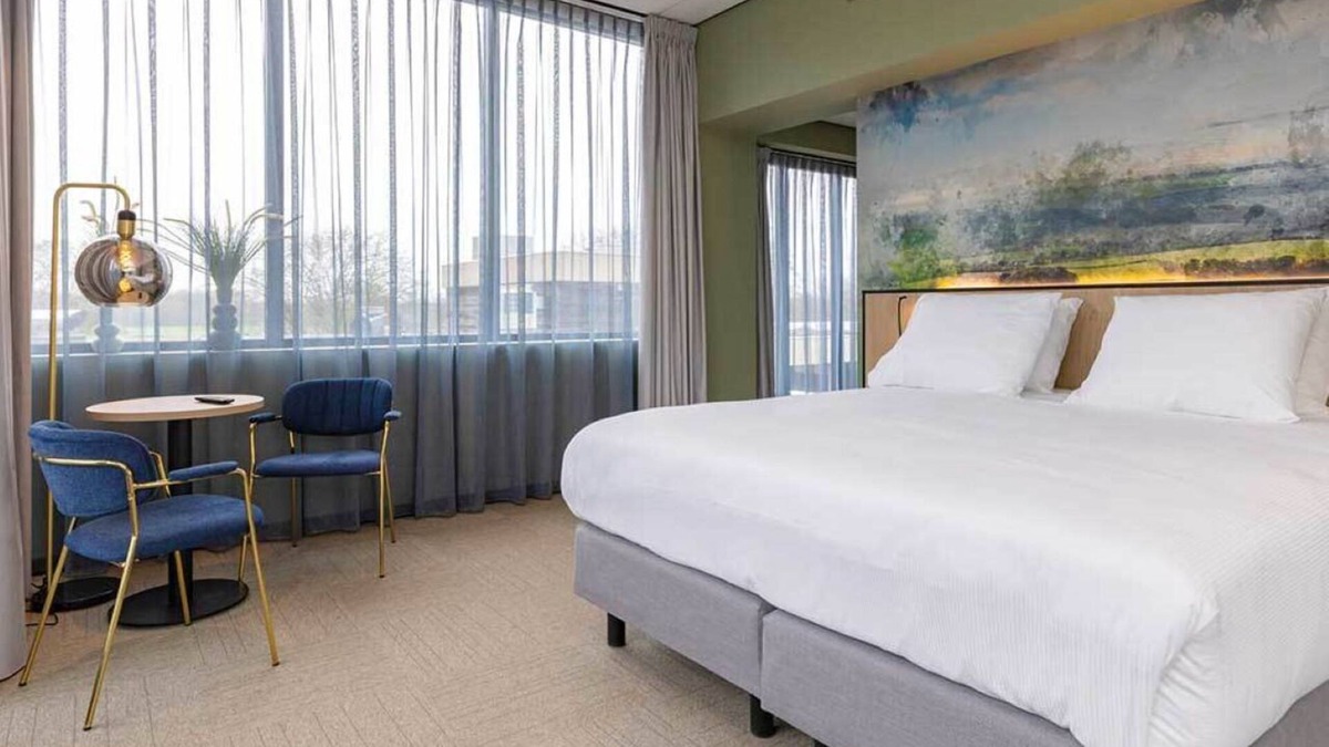 Marknesse Hotel | Modern Marknesse Hotel Room – Ideal for Exploring Giethoorn & Dutch Nature