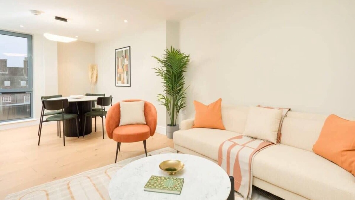 St. Johns Wood Apartment | Modern Marylebone apartment with balcony