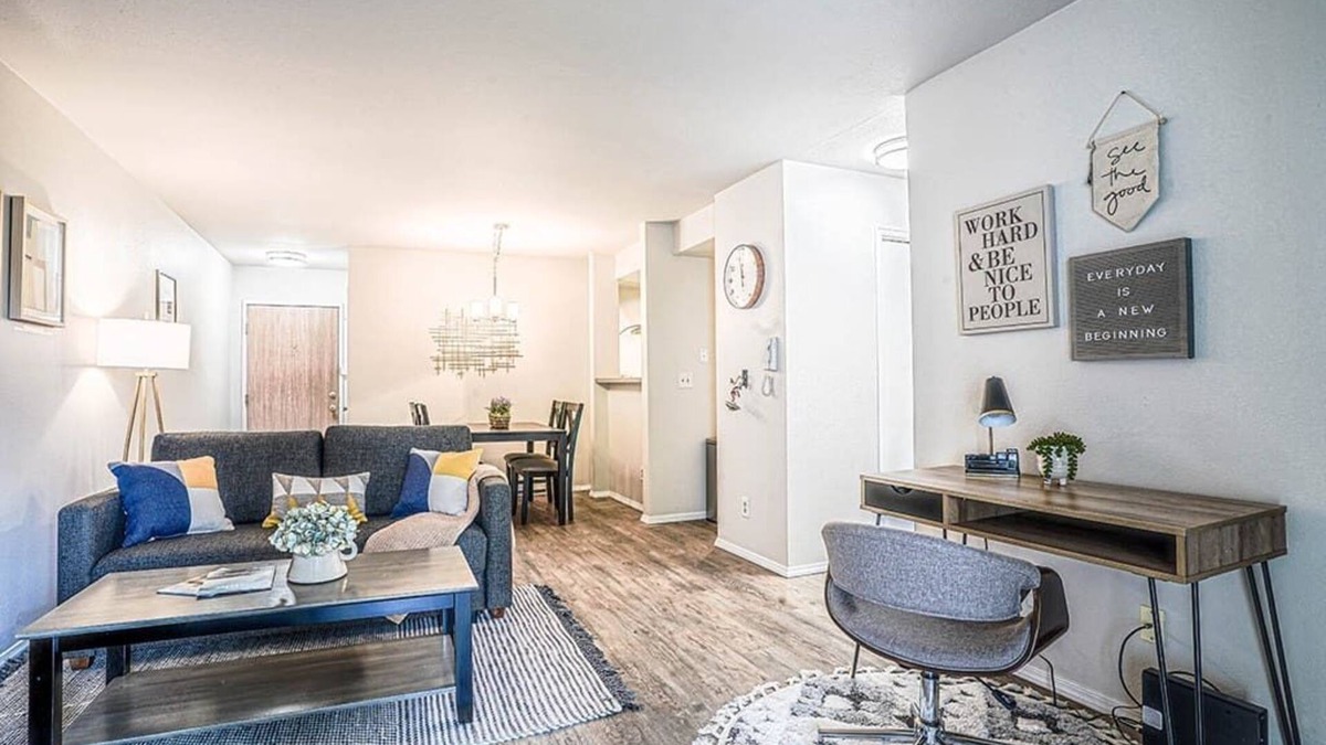 Bridle Trails Condo | Modern Microsoft Redmond Campus Condo with Balcony