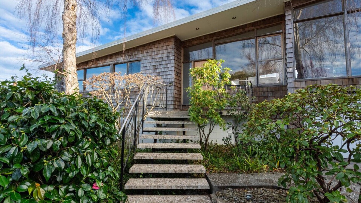Dunedin House | Modern Mid-Century Retreat