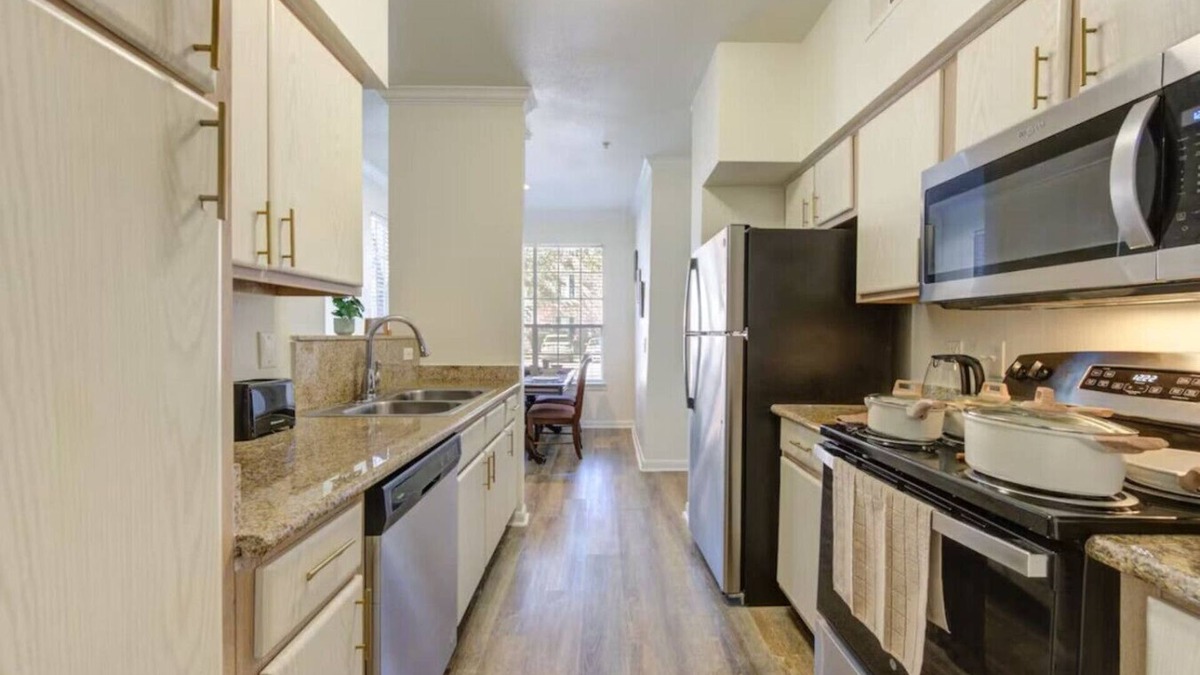 MacGregor Apartment | Modern Minimalist 2Bed | TMC & 5 min from Midtown