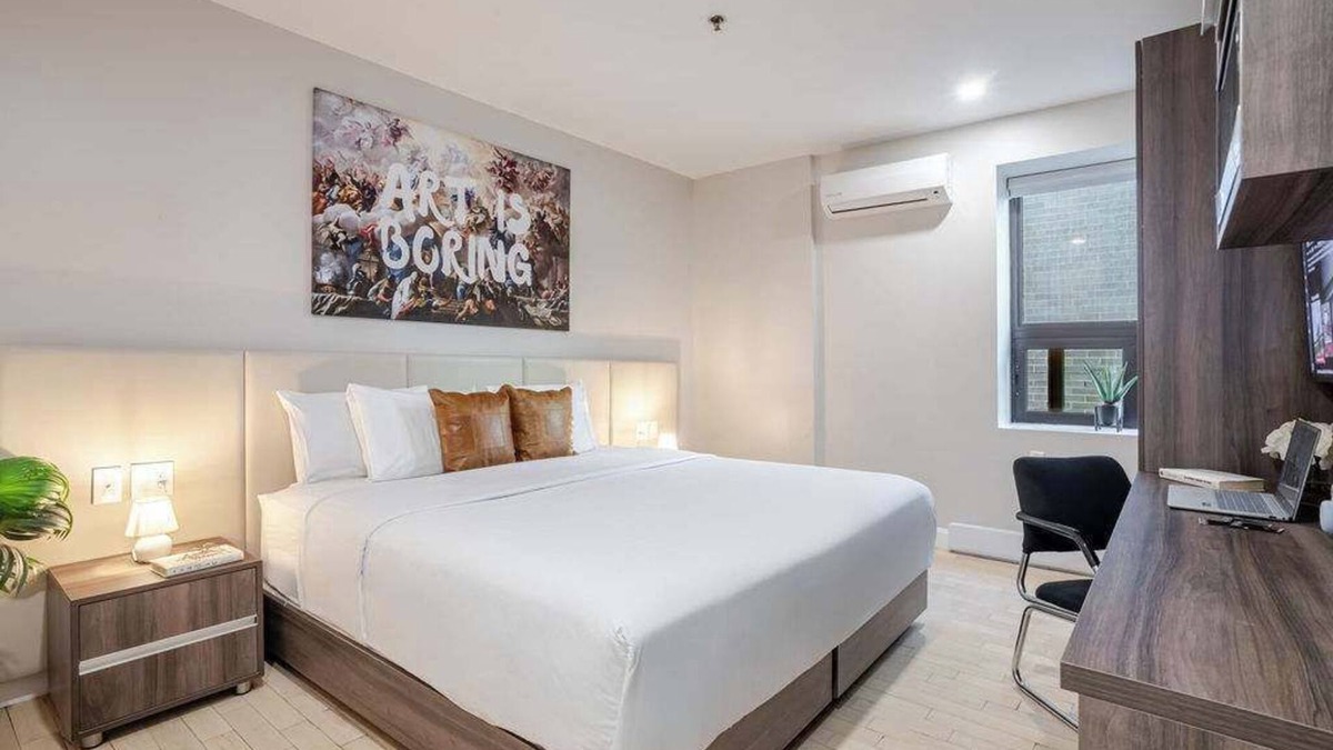 Gay Village Hotel | Modern Mood King – Downtown MTL