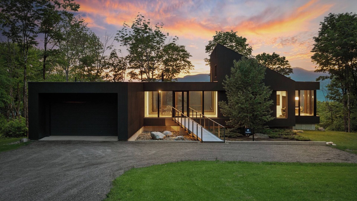 Waterbury Center House | Modern Mountain View Architects Dream Home!