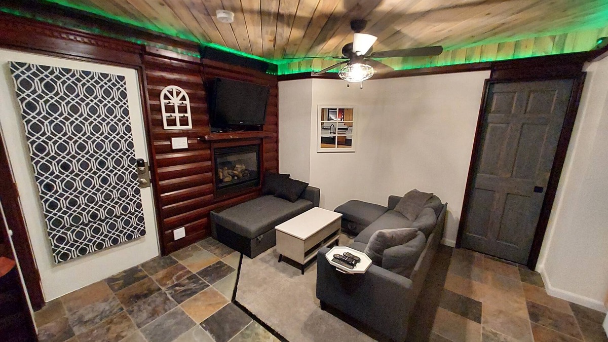 Estes Park Cabin | Modern mountain cabin condo w/jetted tub steam shower +music reactive lighting