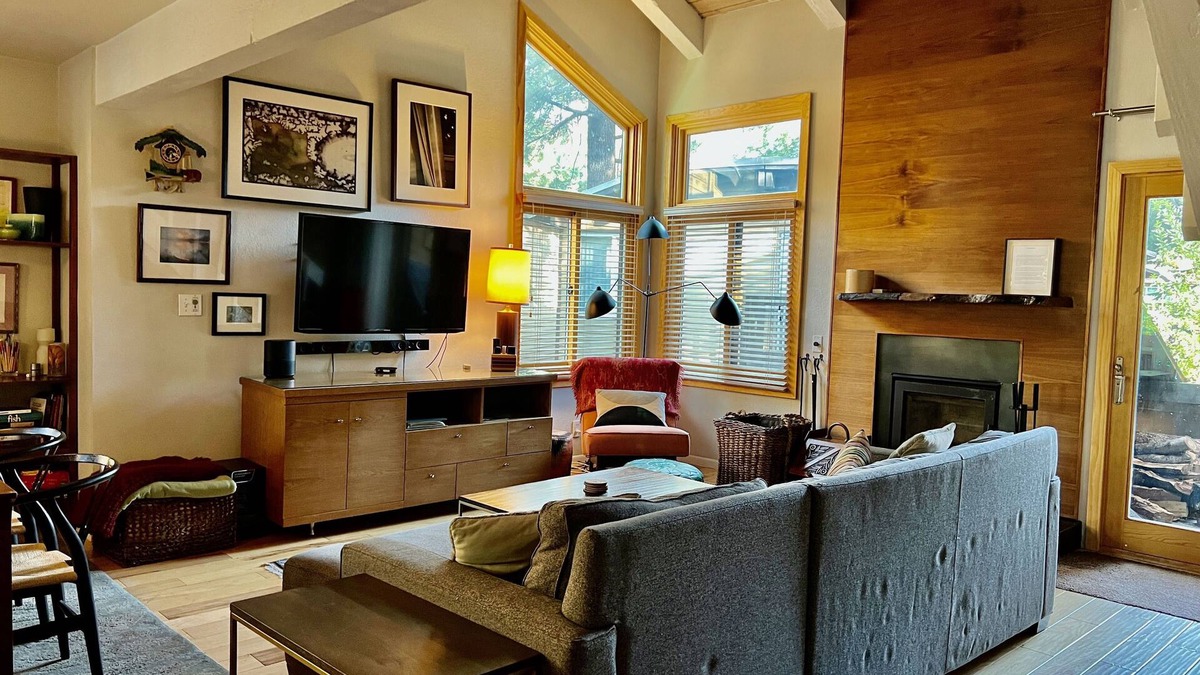 Mammoth Lakes Condo | Modern Mountain Get-Away-Wildflower 1 BR + Loft/2 BA Condo