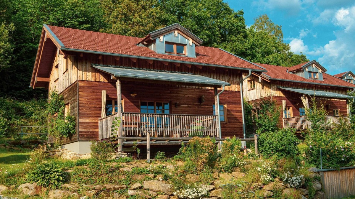 Geiersthal Apartment | Modern mountain hut with large wooden veranda