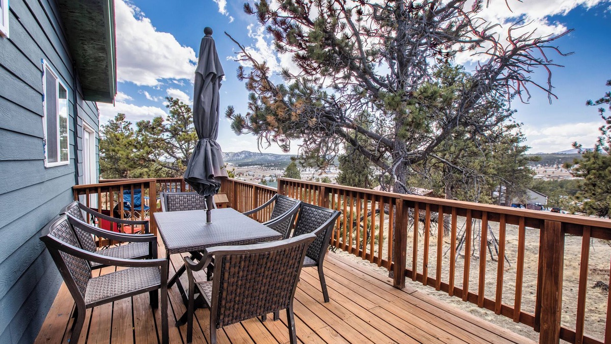 Florissant House | Modern mountain retreat! - Pet friendly - wi-fi