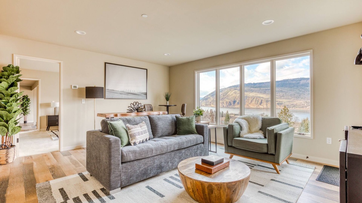 Mosier House | Modern mountain & river-view house with balcony, deck, gym, and WiFi