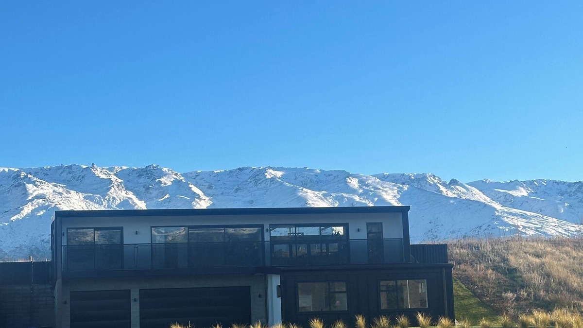 Cromwell House | Modern Mt Pisa Retreat | Lake Dunstan, Cromwell