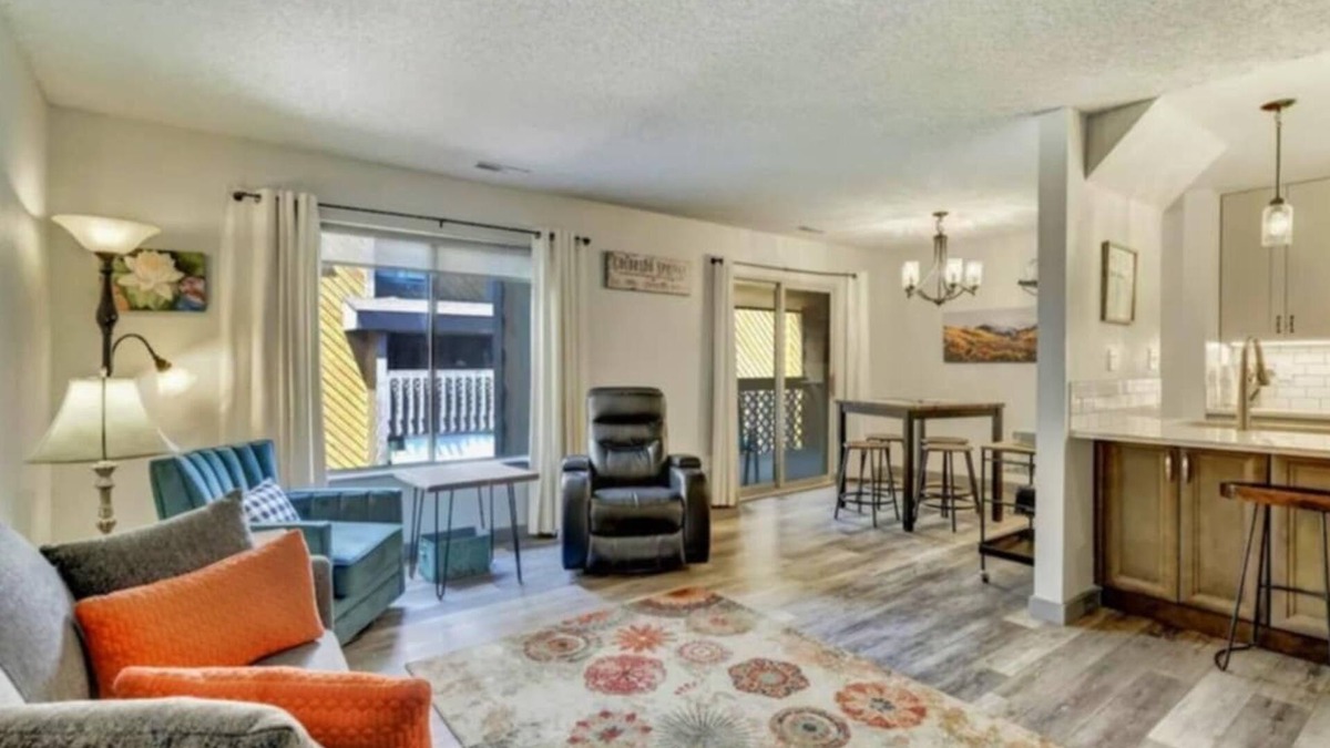 Skyway Condo | Modern MTN Condo Cozy 2BR Retreat Heated Pool