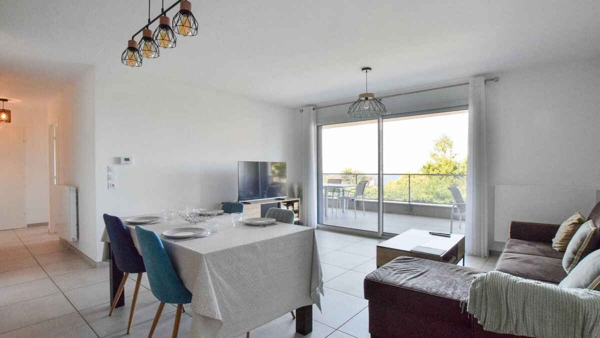 Evian-les-Bains Apartment | Modern new apartment with balcony and garage in Évian