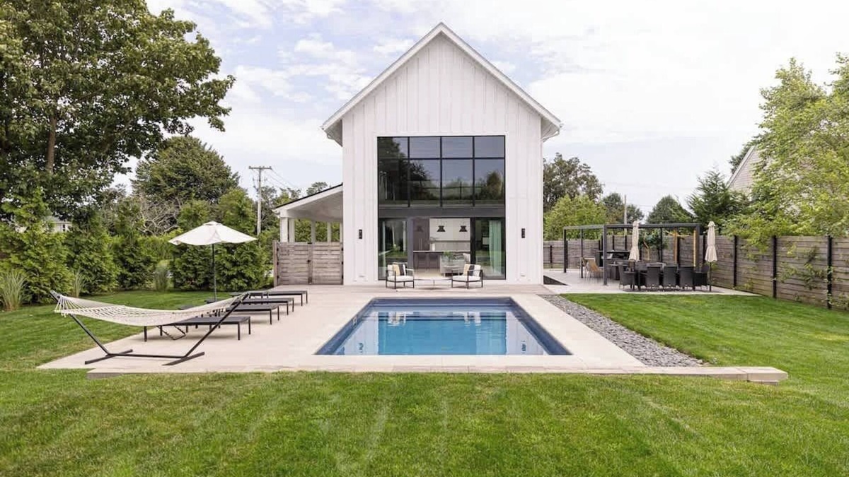 Middletown House | Modern new home by Golf Course