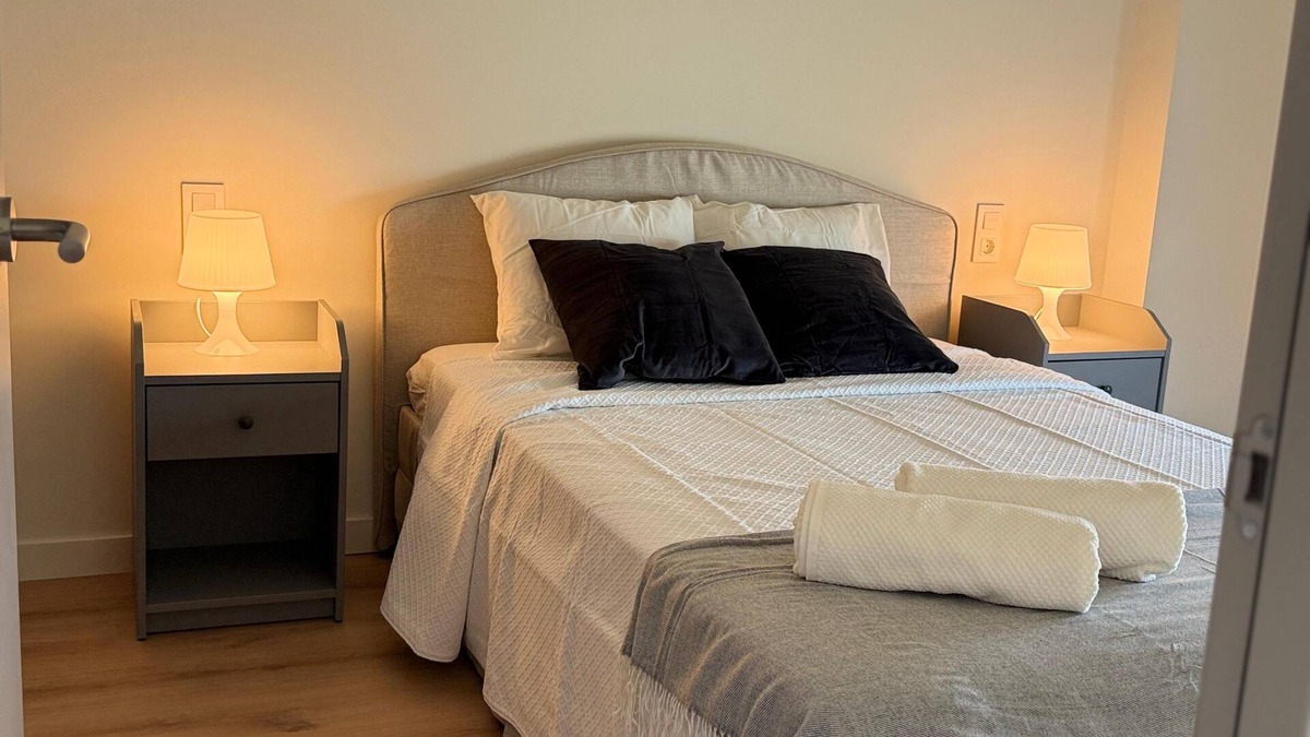 La Latina Apartment | Modern New Perfect enjoy Madrid free airport transportation.