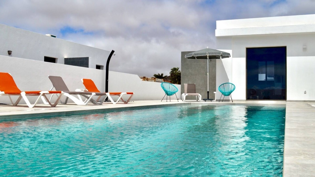 Costa Teguise Villa | modern newly built villa