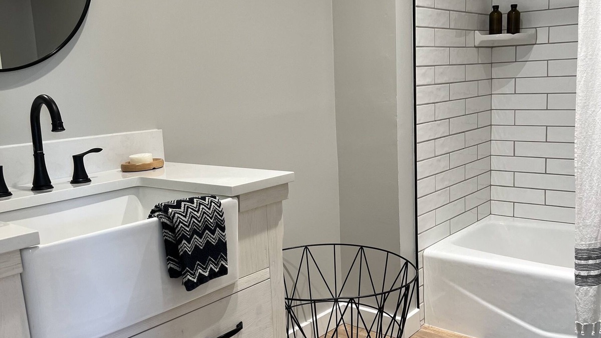 Jackson Apartment | Modern newly remodeled Studio Apartment in East Jackson