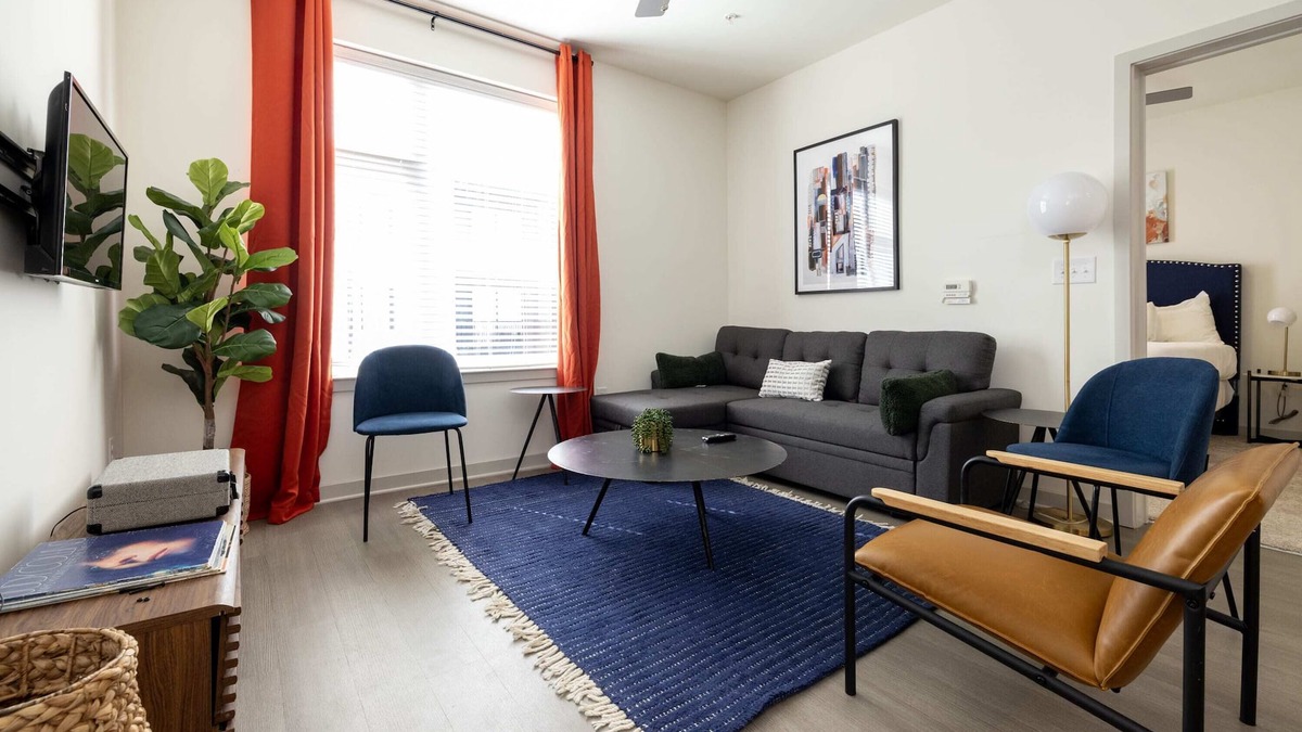 Downtown Louisville Apartment | Modern Nulu 2BR CozySuites 05