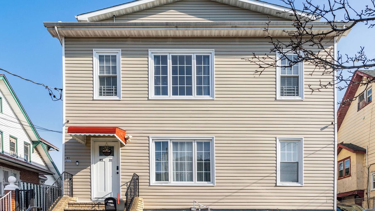 Jamaica Hills Apartment | Modern NYC Escape – Walk to Subway, 15 Mins to JFK/LGA, 30 Mins to Manhattan!
