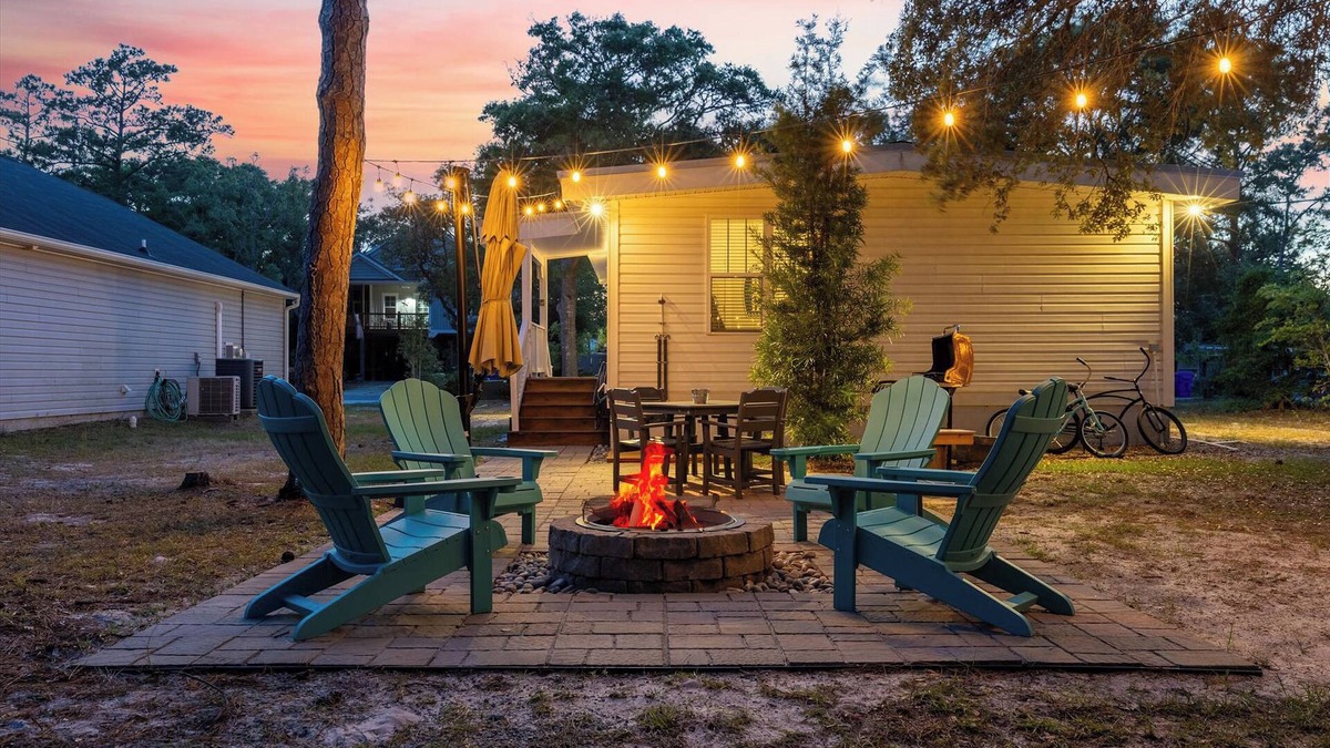 Long Beach House | Modern Oak Island Escape: 1 Mile to Long Beach!