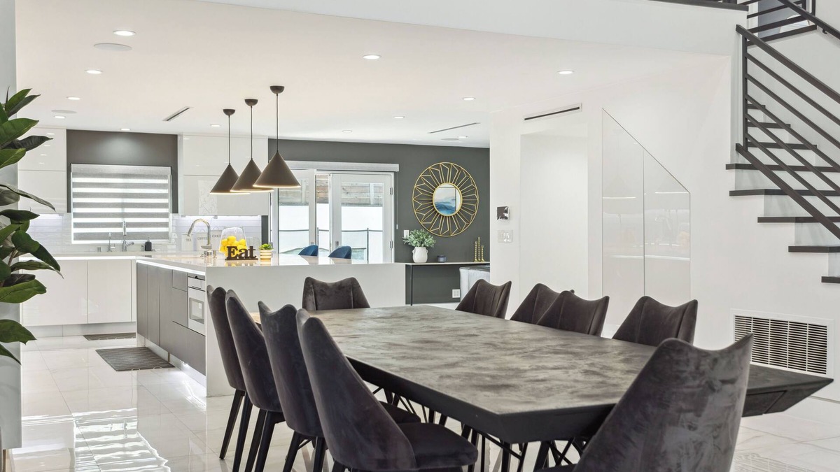 Valley Village House | Modern Oasis! 5BD/3BA & Pool in Valley Village