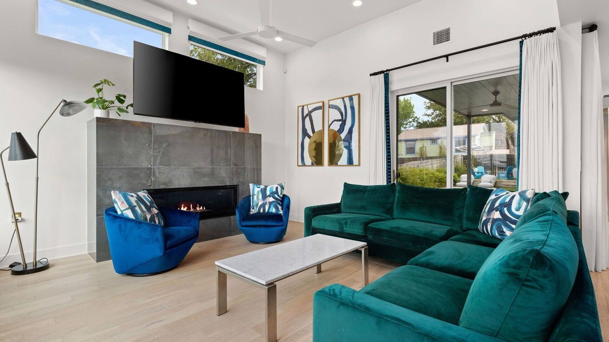 Blackshear-Prospect Hill House | Modern Oasis in East ATX, Sleeps 8, Parking, Pooln