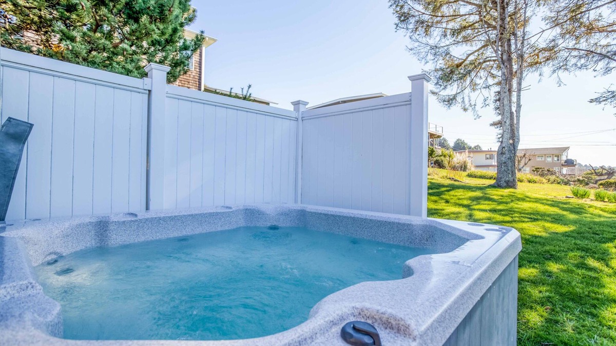 Roads End House | Modern Ocean View Home with Hot Tub 1 block from Beach in Roads End