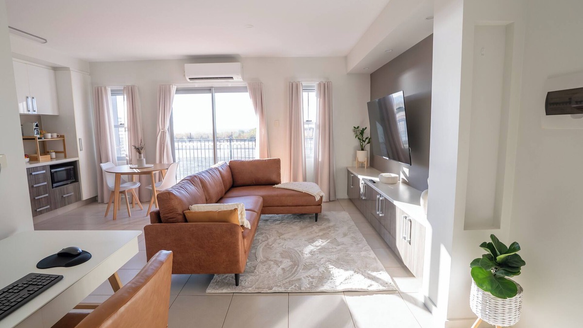 Port Hedland Apartment | Modern Oceanfront Executive Suite with Workspace & Hi Speed Wifi