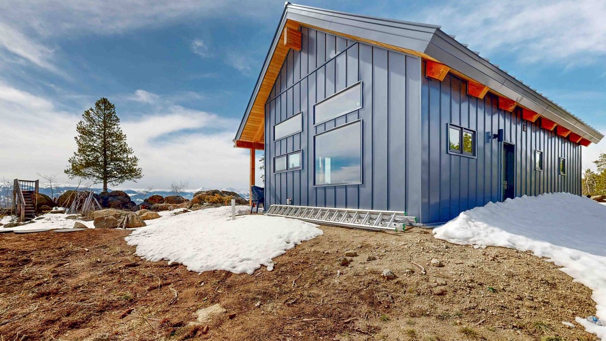 Winter Park Highlands Cabin | Modern off grid cabin with stocked kitchen & private mountain view- dog friendly