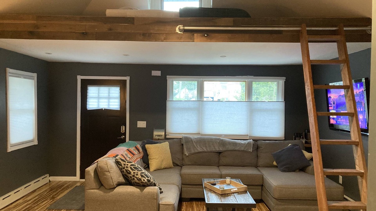 Great Kills House | Modern One Bedroom, private fenced yard