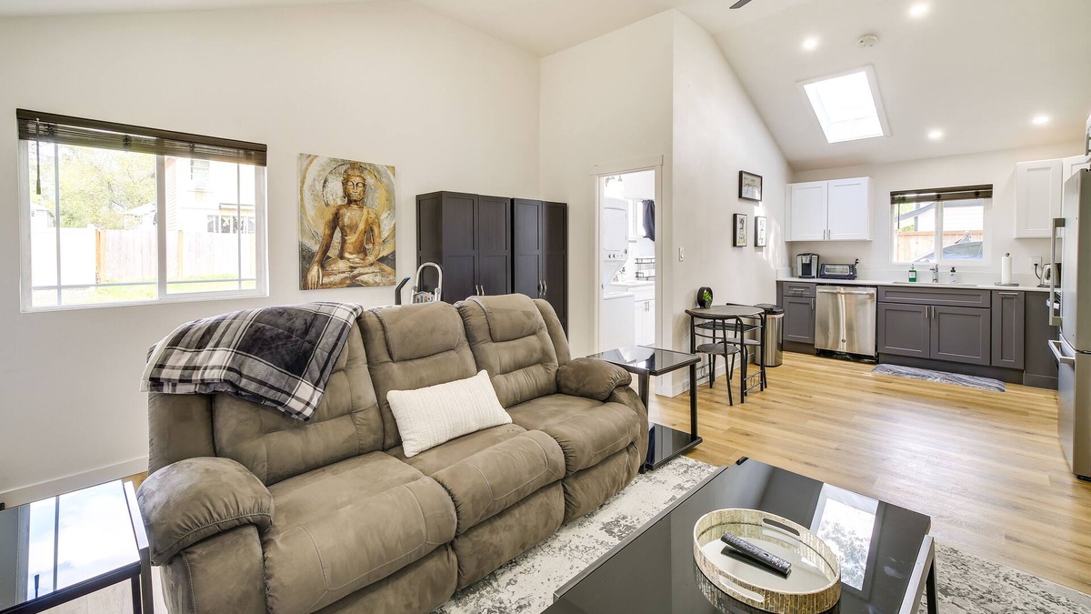 Pacific House | Modern Pacific Vacation Rental: 5 Mi to Lake Tapps