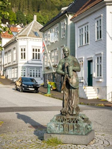 Sandviken Apartment | Modern Penthouse in Sandviken