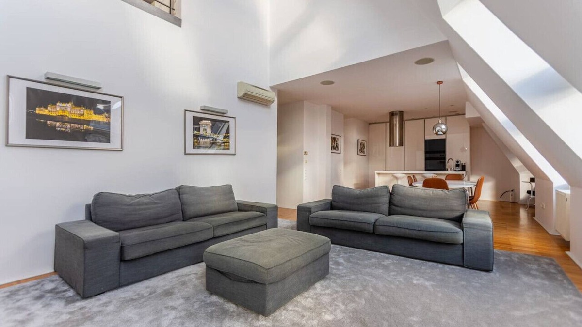 Erzsebetvaros Apartment | Modern Penthouse Terrace Hot Tube