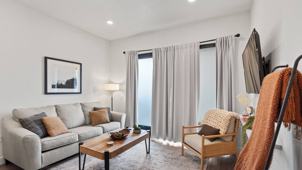 Downtown Salt Lake City Apartment | Modern Pet Friendly Downtown Retreat!