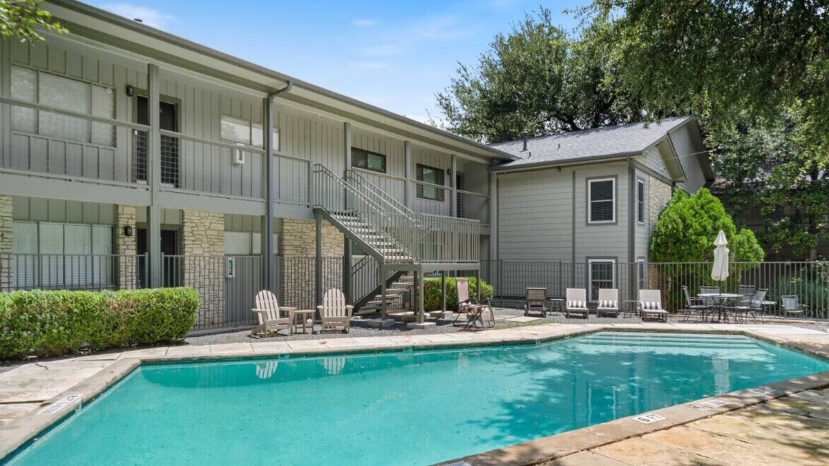 Greater South River City Condo | Modern Pet Friendly Condo w/Pool, Gym, Walk to SoCo, Lake & Downtown Austin