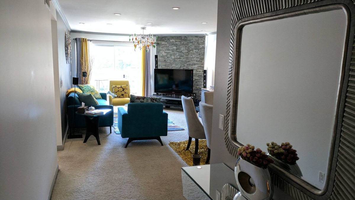 Warner Center Condo | Modern place in the heart of valley