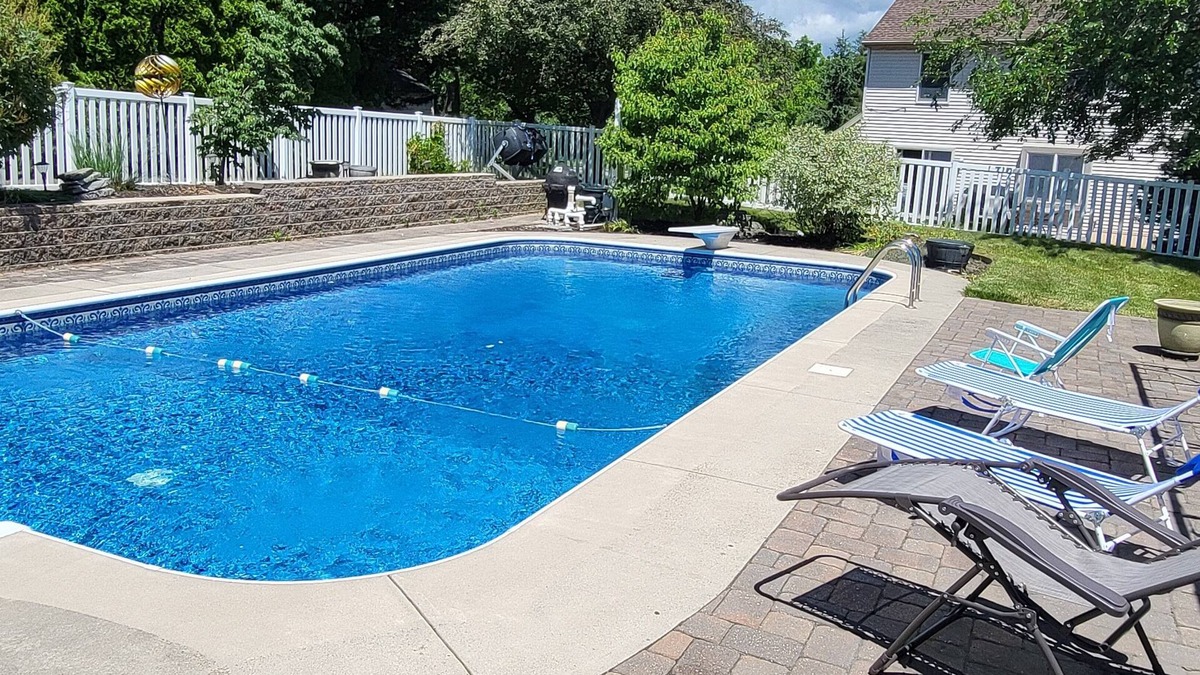 Palmyra House | Modern Pool-Side Paradise, 5 Miles to Hershey Park