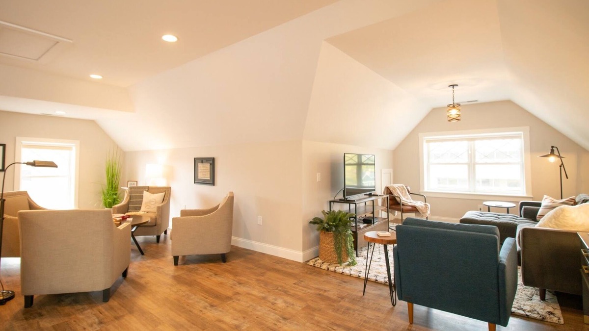 Bloomington Apartment | Modern/Private~ 3 bed/2 bath~ 2 blocks from Indiana University Sample Gates