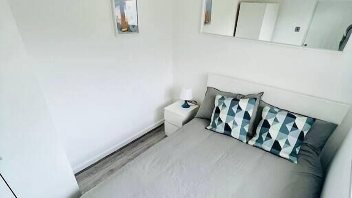 Cheetham Hill House | Modern private Double bedroom in a shared house