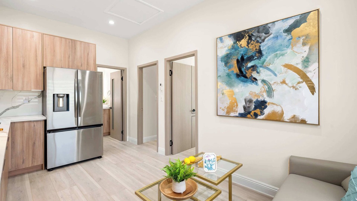 West Covina House | Modern Private Home w Full Kitchen & Parking