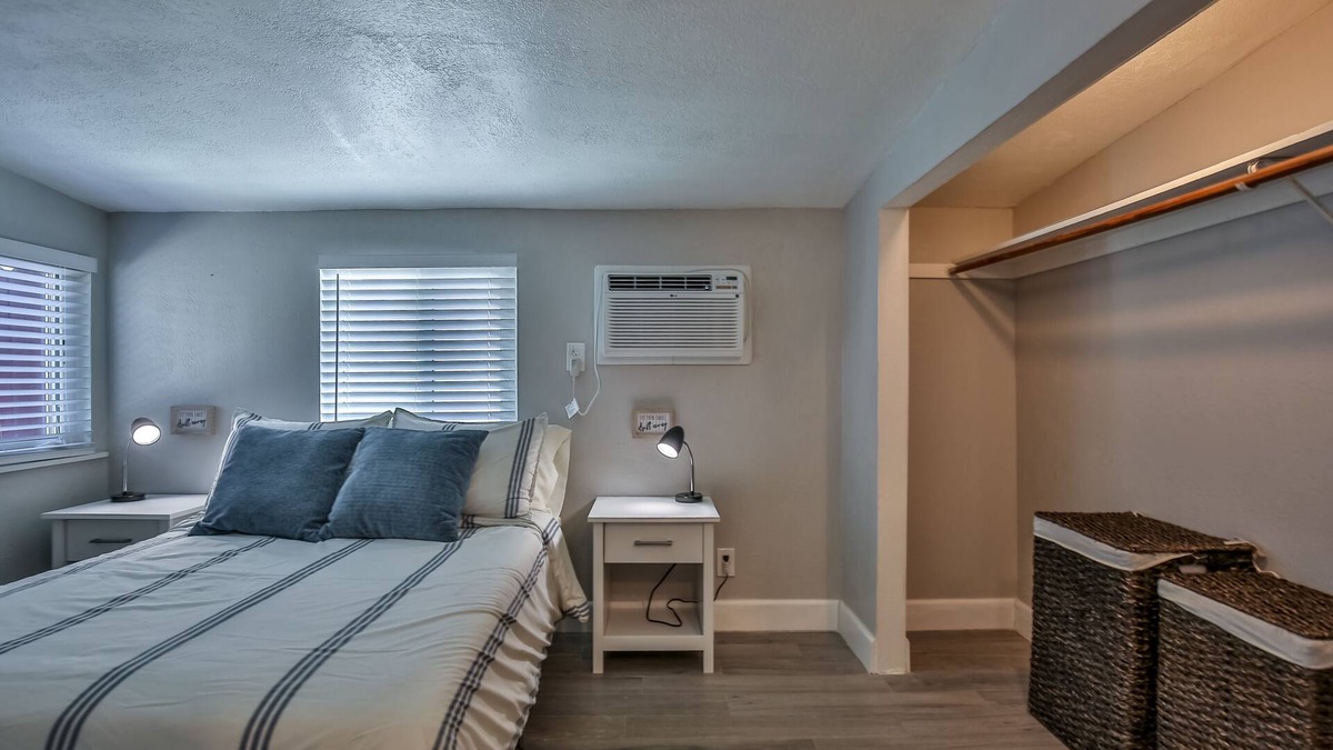 Southeastern Sacramento Cottage | Modern private in desirable neighborhood