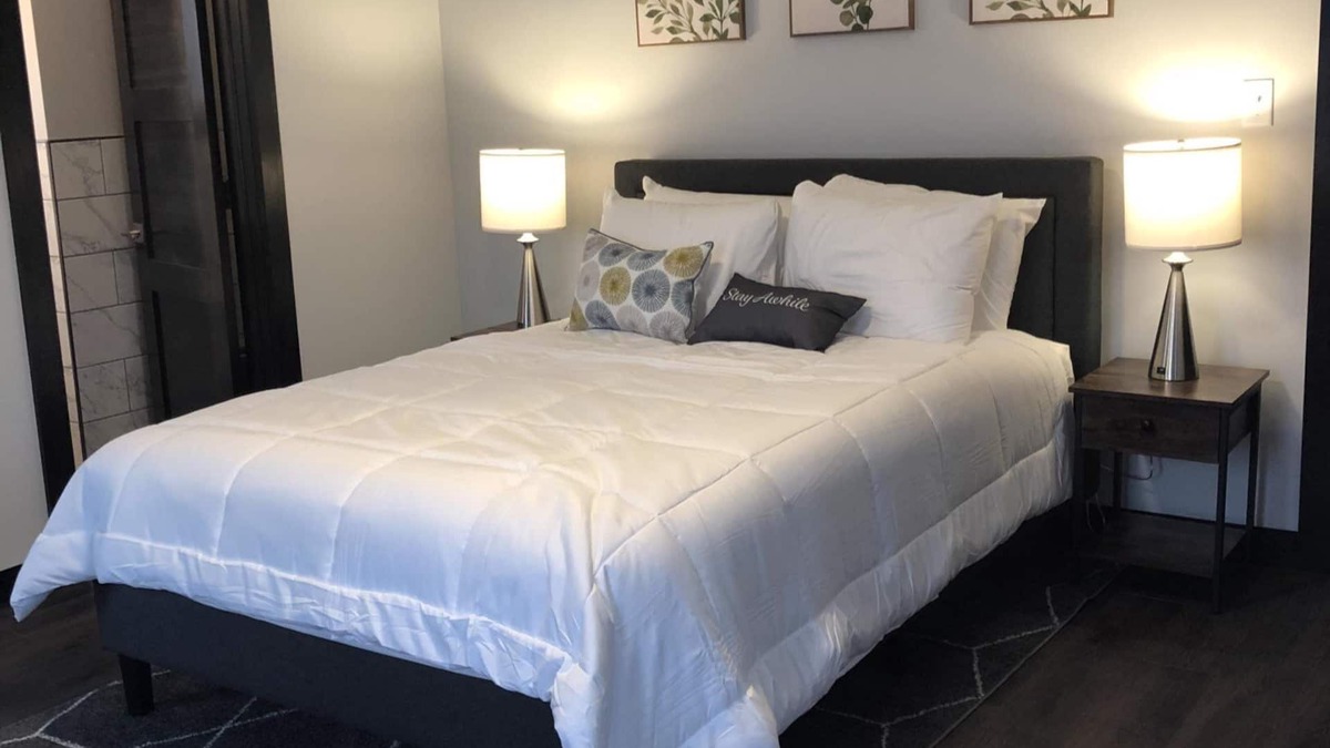 North Muskegon Apartment | Modern Private Queen Studio Near Downtown Muskegon - Room #5