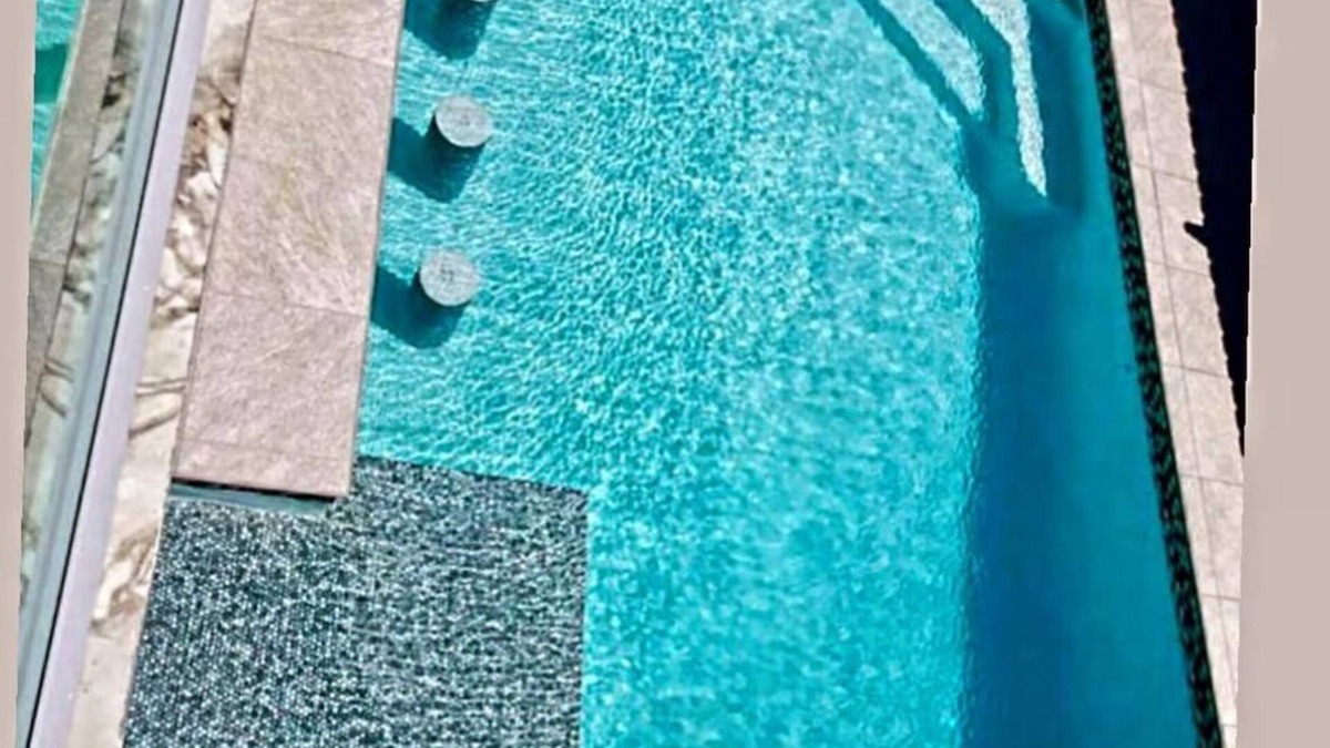 Terranova House | Modern property with private pool.nPropiedad modernacon piscina privada.